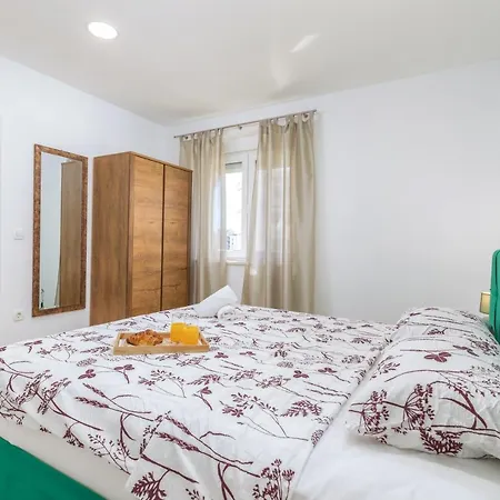 Lorilu Apartment *